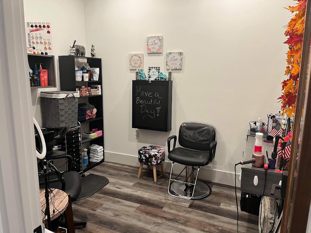 7 Pines Salon Suites