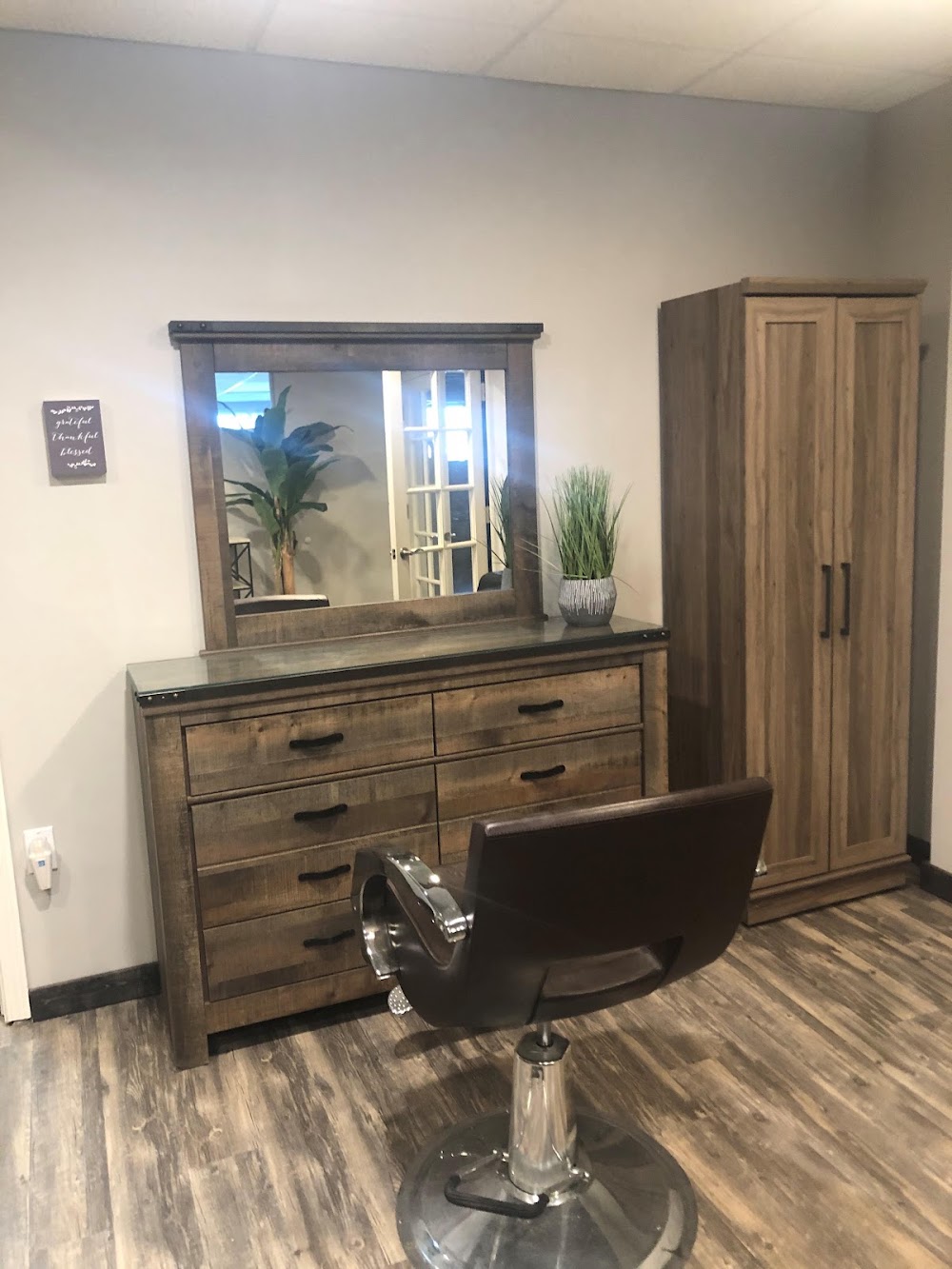 Mark Street Salon Suite