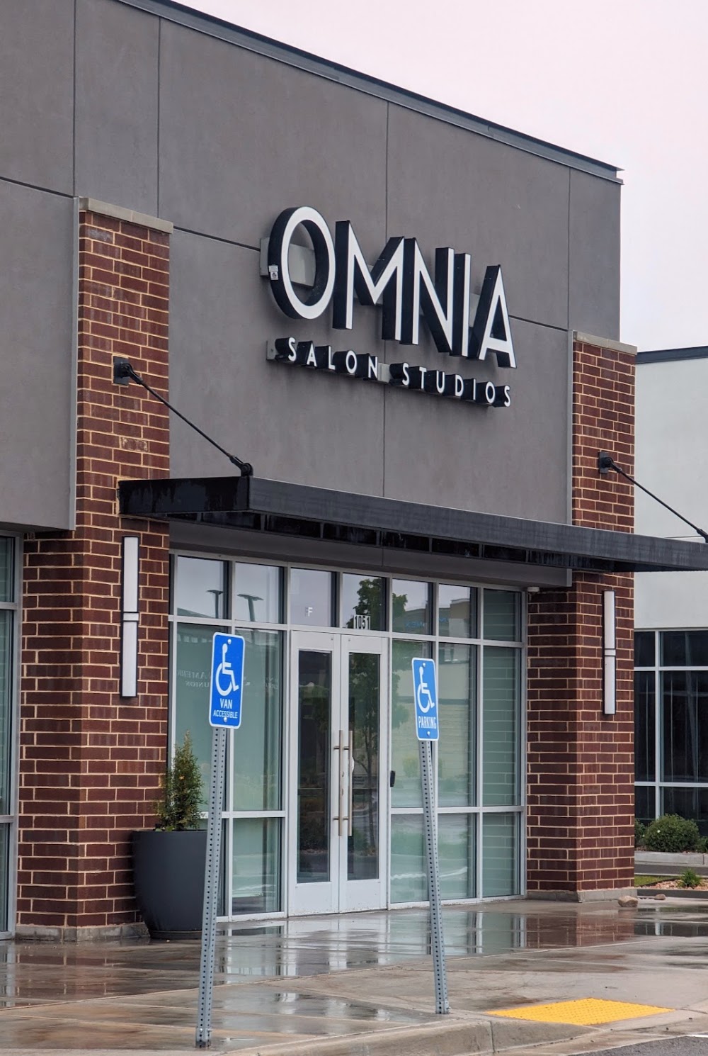 Omnia Salon Studios