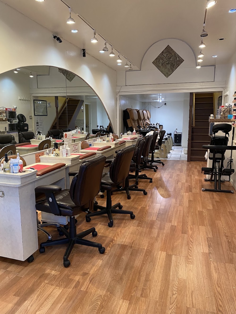 Piccasso Salon Suites