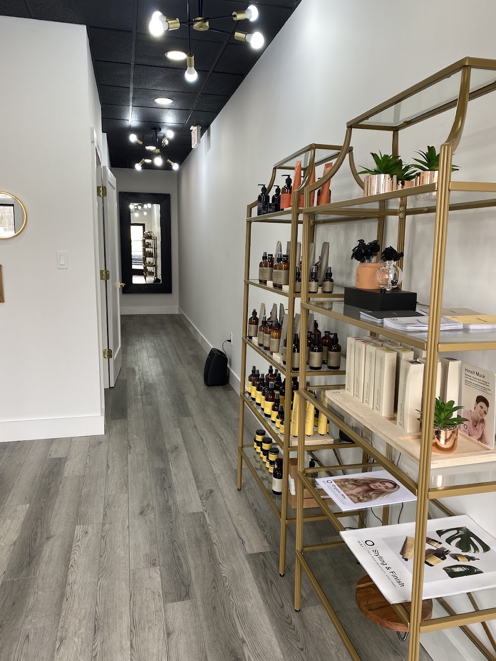 Composure Salom Suites