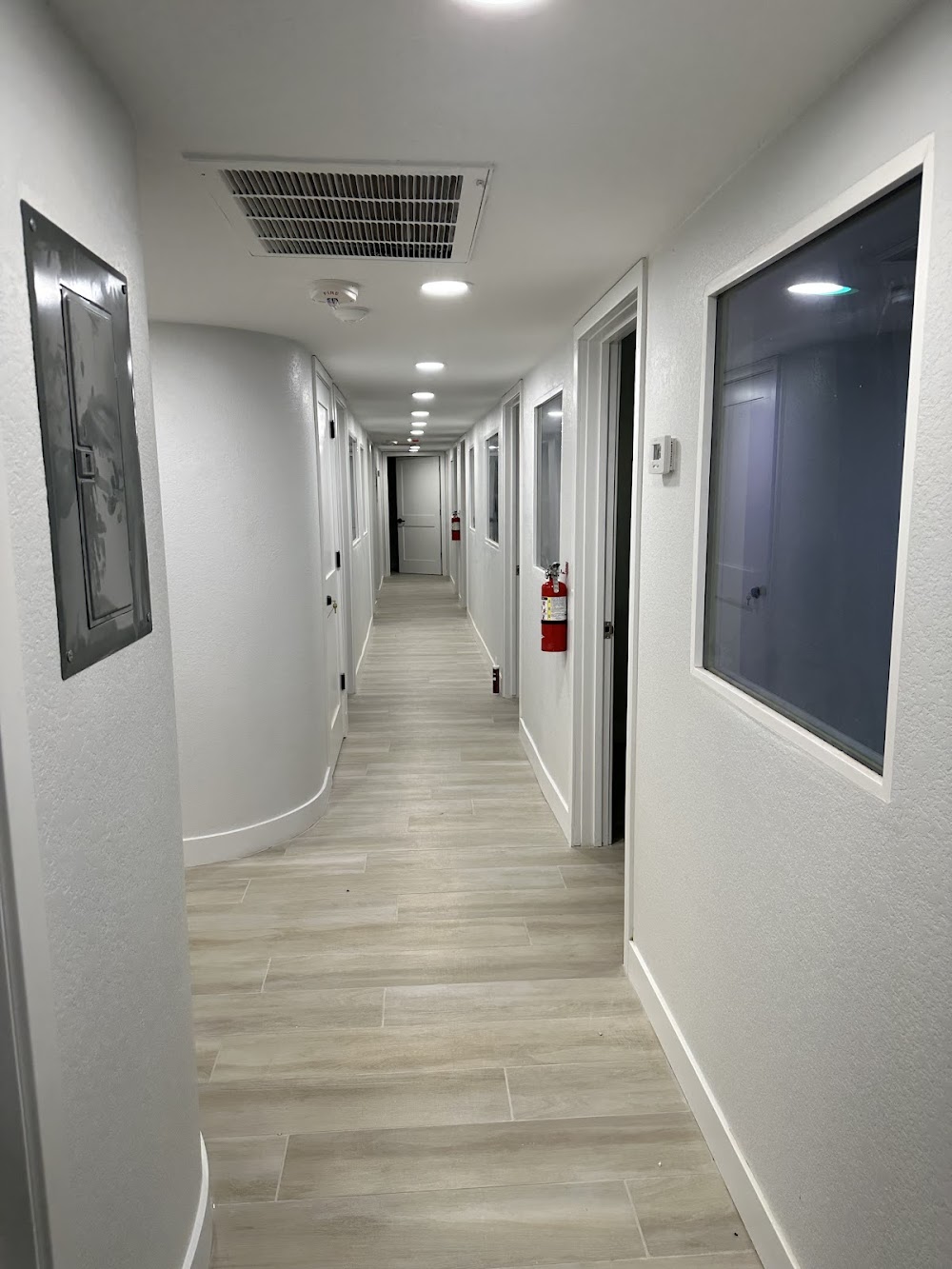 Salon Suites 27