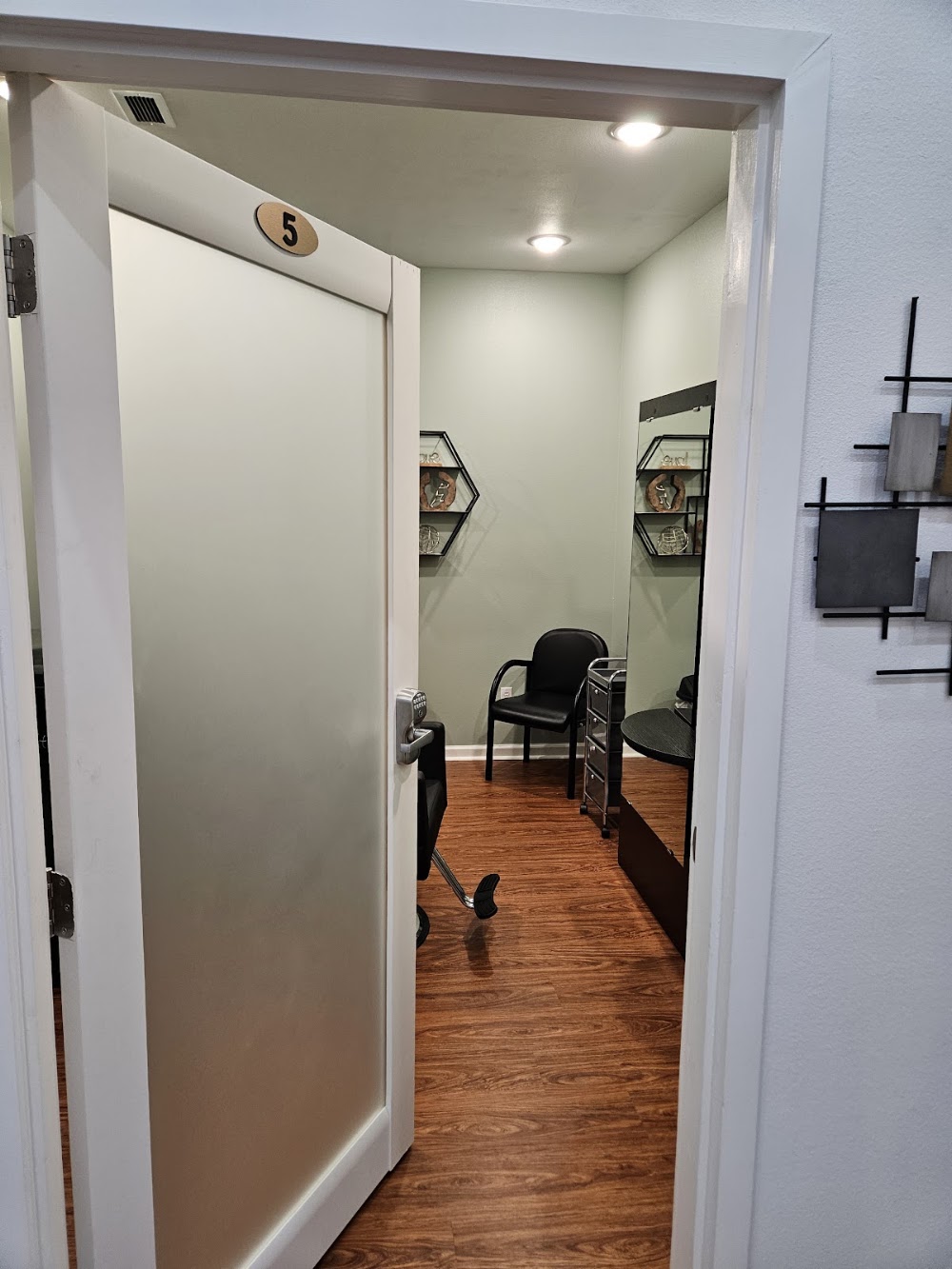 Lake Street Salon Suites