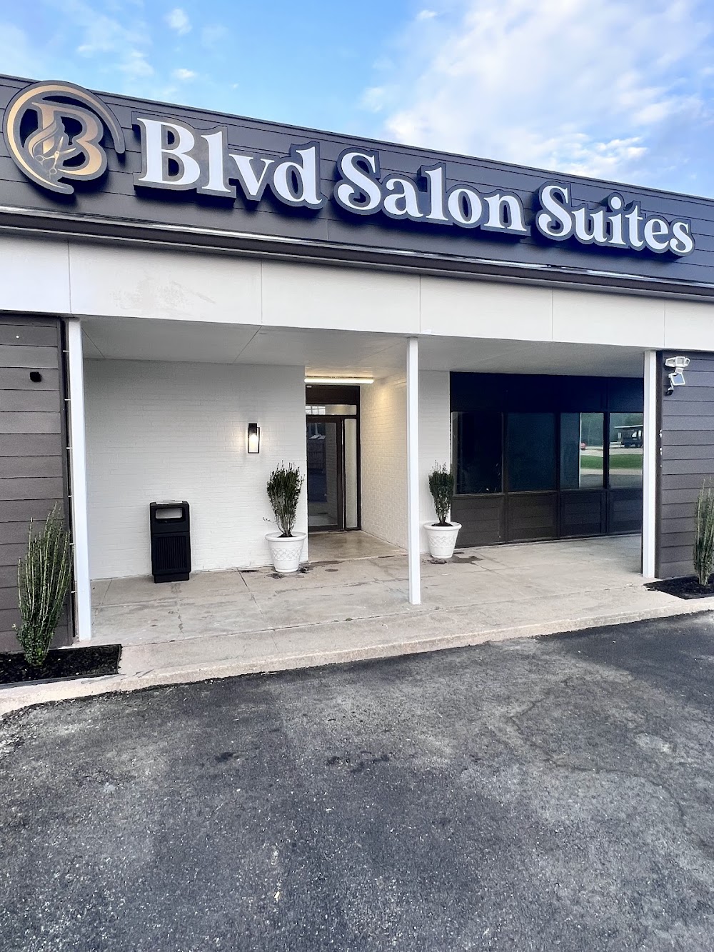 La Avenida Salon Suites