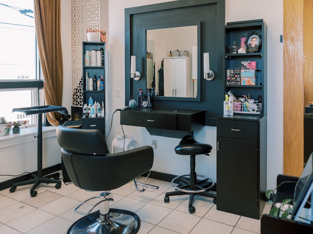 Max Beauty Studios