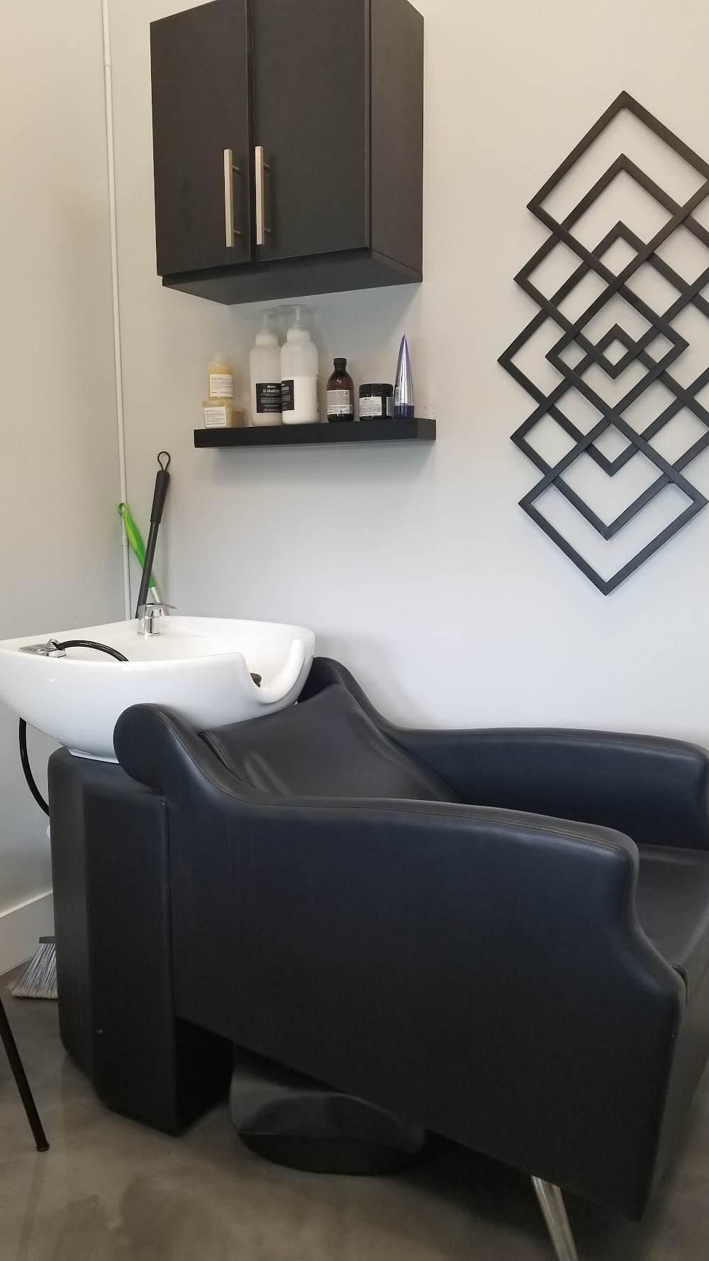 J. Lee Salon Suites