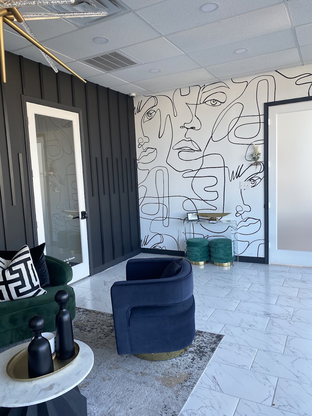 D'Lux Salon Suites